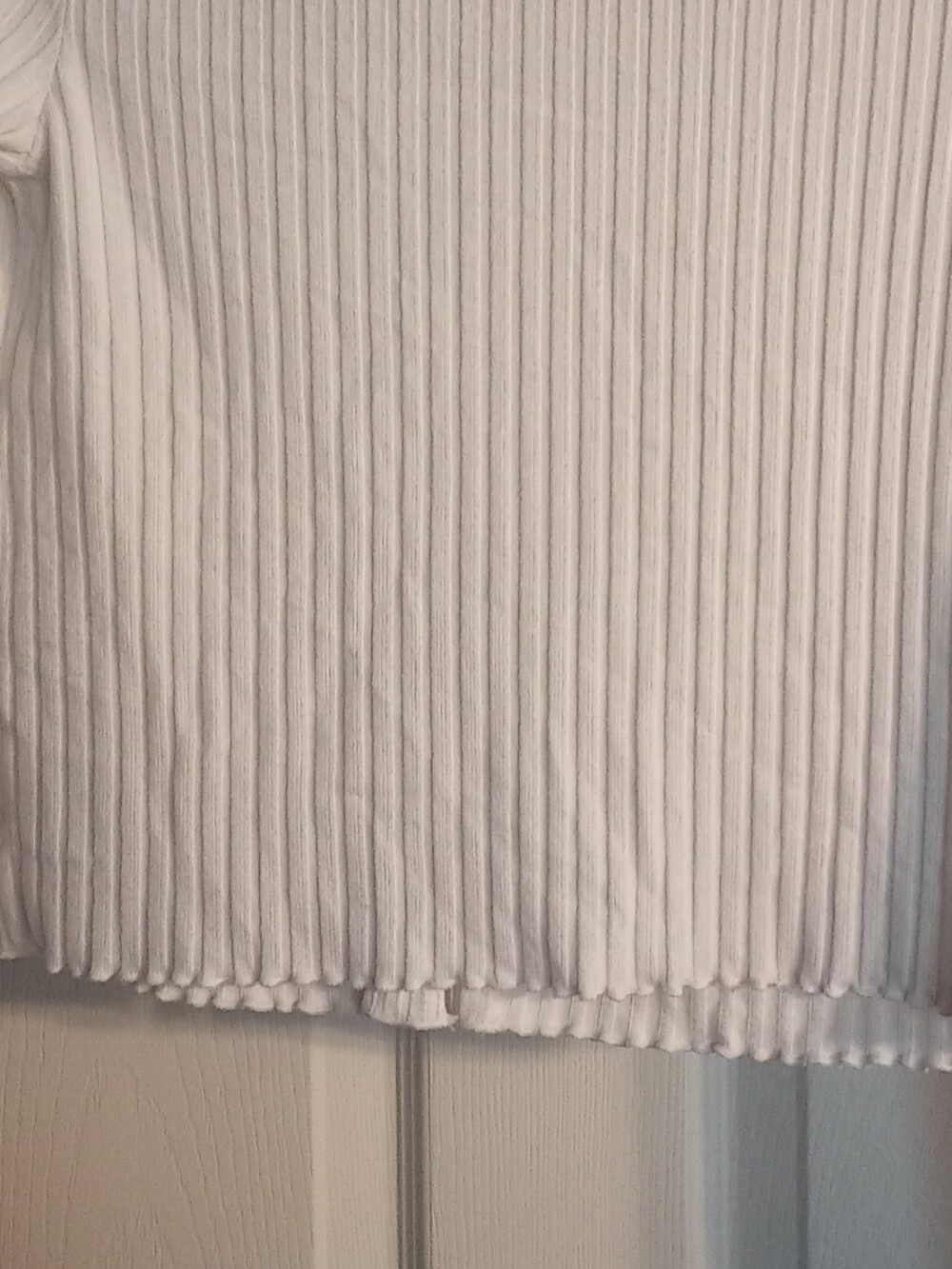 SO White Ribbed Button-Front Crop Cardigan - Picture 3 of 4